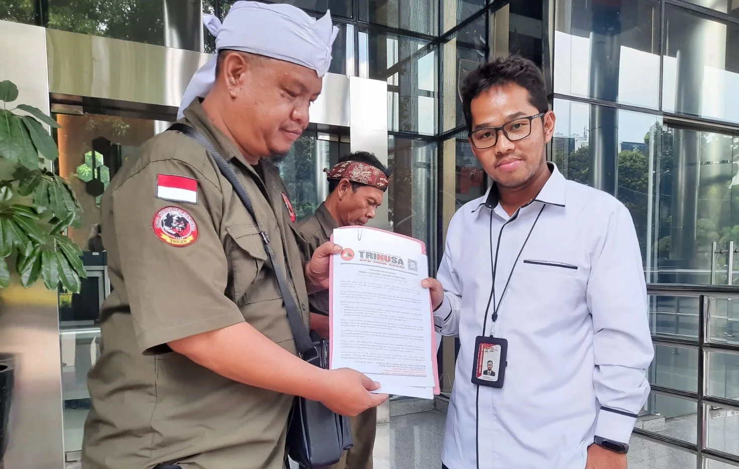 Ketua LSM Trinusa Jabar,Ait M Sumarna di Gedung KPK.Dok-KS