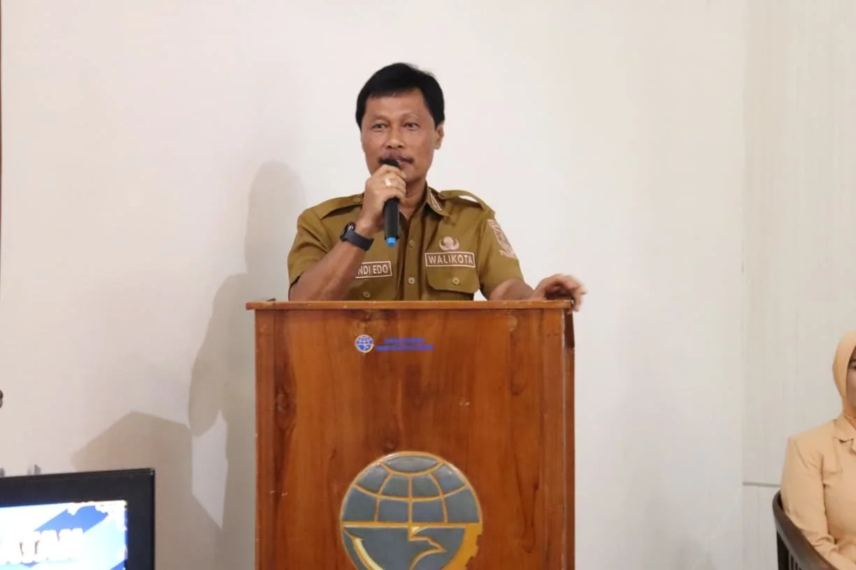 Wali Kota Cirebon, Effendi Edo, sekaligus menjadi penanda berakhirnya masa bakti Kepala Dinas Perhubungan periode 2020–2026.Dokumentasi : Devi Triya Andriyani