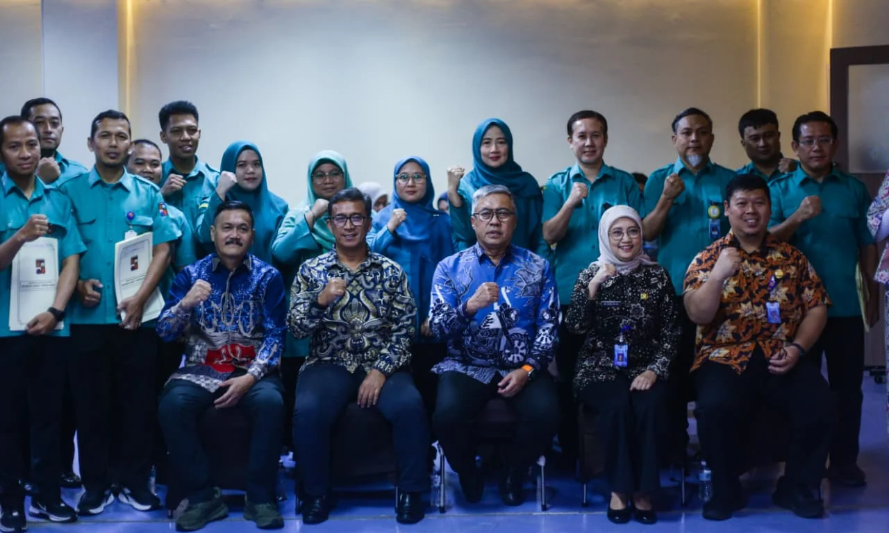 Direktur Rumah Sakit Umum Daerah (RSUD) Kota Bogor, Sri Nowo Retno, melantik dan mengambil sumpah Tim Satuan Pengawas Internal (SPI), Unit Kerja Pengadaan Barang dan Jasa (UK PBJ), serta Unit Kerja Pemasaran di lingkungan RSUD Kota Bogor, sebanyak 14 oran