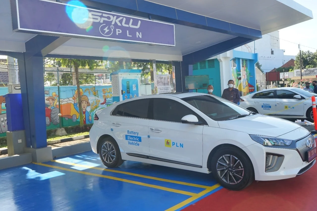 Fasilitas Stasiun Pengisian Kendaraan Listrik Umum atau SPKLU ditujukan untuk memudahkan pengguna mobil listrik.
