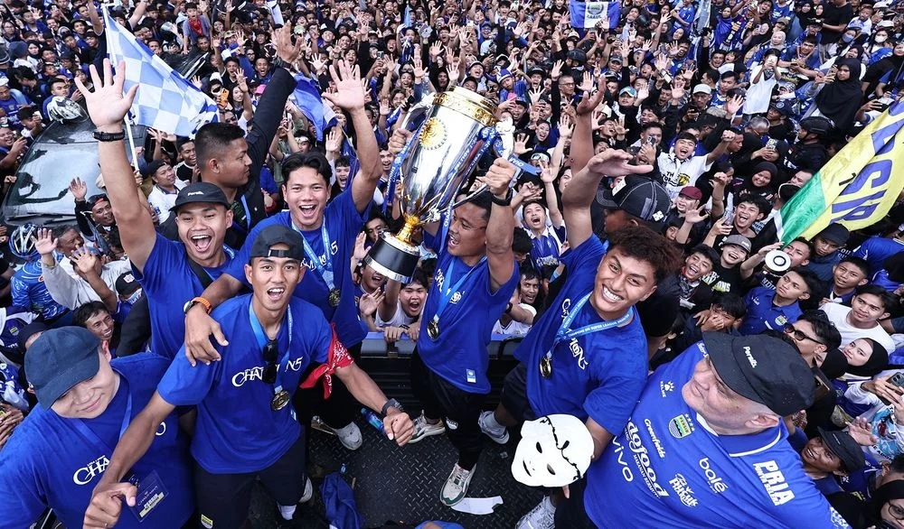 Gelandang PERSIB, Dedi Kusnandar mengaku beruntung menjadi bagian dari generasi emas Pangeran Biru yang kembali lahir pada pertengahan dekade ini.Dok-Persib Bandung