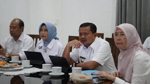 Bupati Sumedang Dony Ahmad Munir usai Rakor  Evaluasi Realisasi Anggaran Pendapatan dan Belanja Daerah (APBD) Tahun Anggaran 2025 secara virtual.Diskomimfosanditik