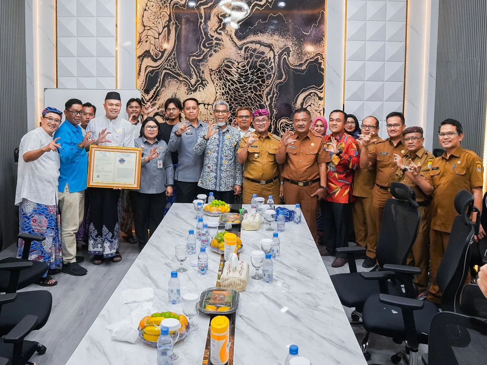 Kepala Kantor Wilayah Kemenkum Jawa Barat, Asep Sutandar didampingi oleh Kepala Divisi Pelayanan Hukum, Hemawati BR Pandia, serta Kepala Bidang Pelayanan Kekayaan Intelektual, Ery Kurniawan.Ist
