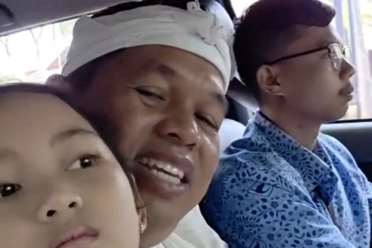 Tiba di Minangkabau, Dedi Mulyadi Rekrut Sopir Taksi Jadi Relawan Bantuan Bencana