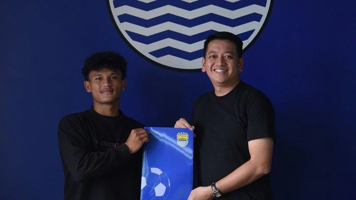 Zulkifli Lukmansyah bersama Director of Sporting PT Persib Bandung Bermartabat, Adhitia P. Herawan
