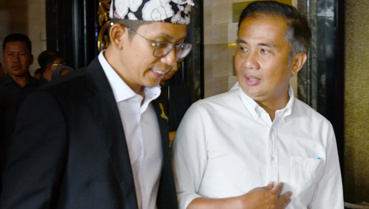 Penjabat Gubernur Jawa Barat Bey Machmudin  saat menghadiri Pelantikan Pengurus dan Forum Bisnis BPD HIPMI Jabar, di Grand Ballroom Trans Luxury Hotel, Kota Bandung Rabu (15/1/2025).