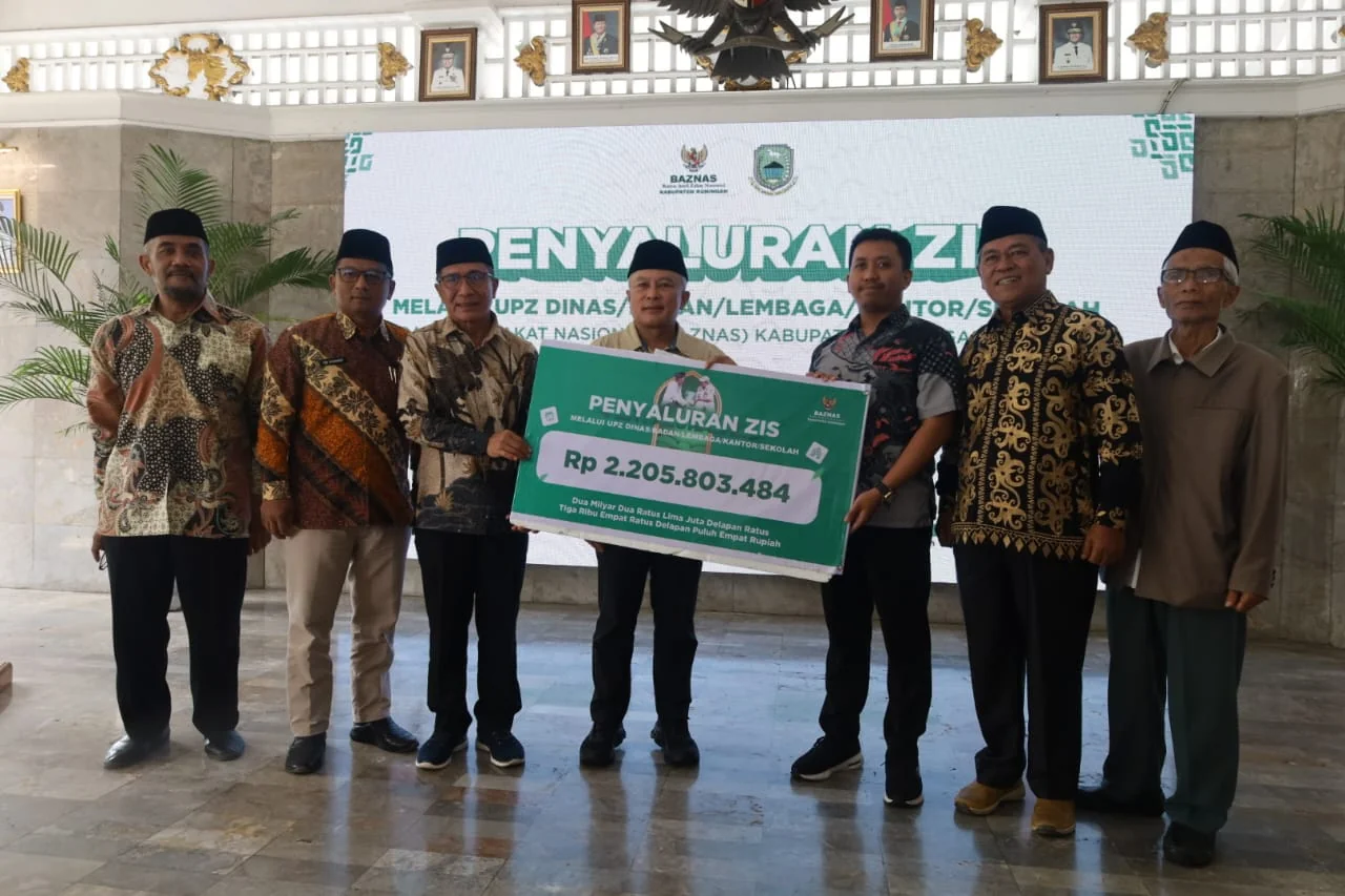 Bupati Kuningan, Dr. H. Dian Rachmat Yanuar, M.Si.bersama Ketua BAZNAS Kuningan, Dr. H. M. Yayan Sofyan, M.M.Ist