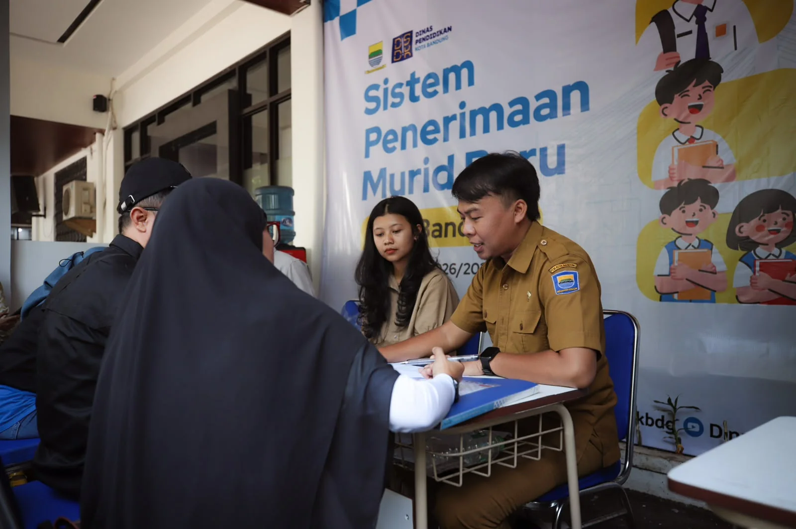 Kepala Dinas Pendidikan Kota Bandung, Asep Saeful Gufron mengatakan, SPMB 2026 dibuka menjadi dua tahap pendaftaran. Tahap 1 jalur Afirmasi dan Prestasi, sementara tahap 2 untuk jalur domisili dan mutasi.Dok-Diskominfo Kota Bandung