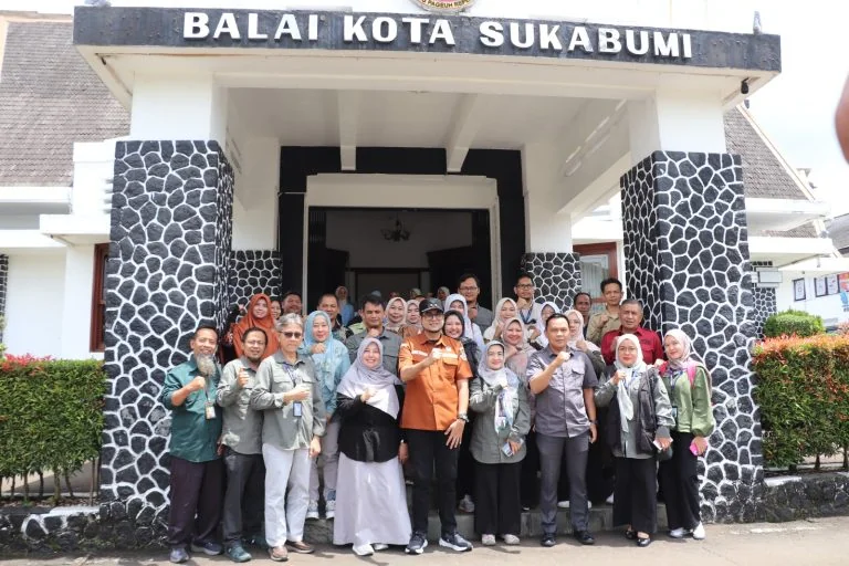 Kedatangan tim tersebut disambut oleh Wakil Wali Kota Sukabumi Bobby Maulana yang didampingi di antaranya oleh Kepala Dinas Kesehatan Kota Sukabumi Ida Halimah.Ist