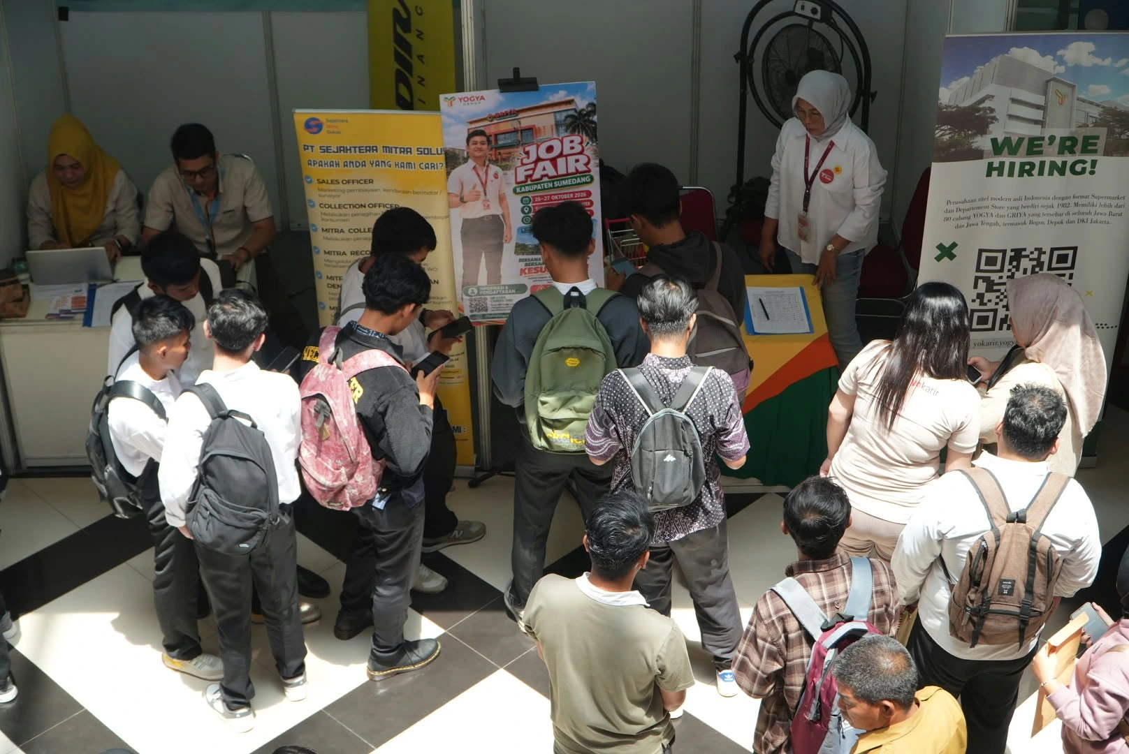 Sumedang Job Fair 2026  menghadirkan 22 perusahaan dengan total 1.424 lowongan pekerjaan.