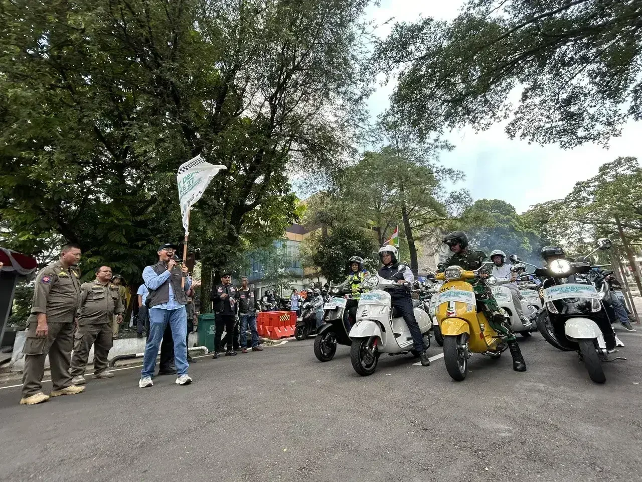 Tak kurang dari 400 bikers dari 25 komunitas motor berkonvoi menuju lokasi acara puncak Hari Ulang Tahun (HUT) ke-27 Kota Depok.Dok-Diskominfo Depok