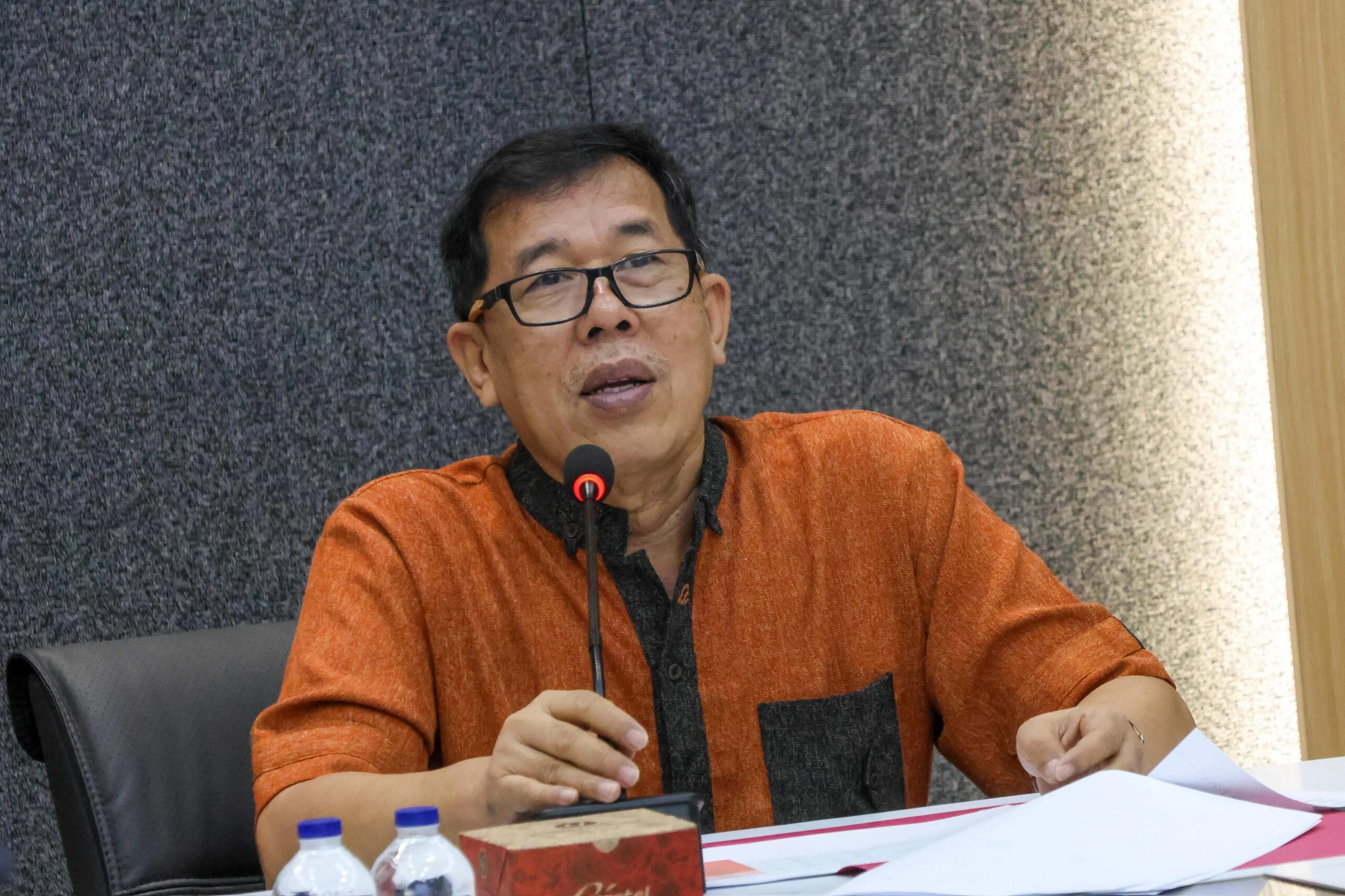 Sekretaris Daerah Kabupaten Purwakarta, Ir. Sri Jaya Midan, MP, memimpin Rapat Evaluasi Hasil Penginputan Indeks Pelayanan Publik pada Aplikasi SURABI.Dok-Diskomimfo Purwakarta