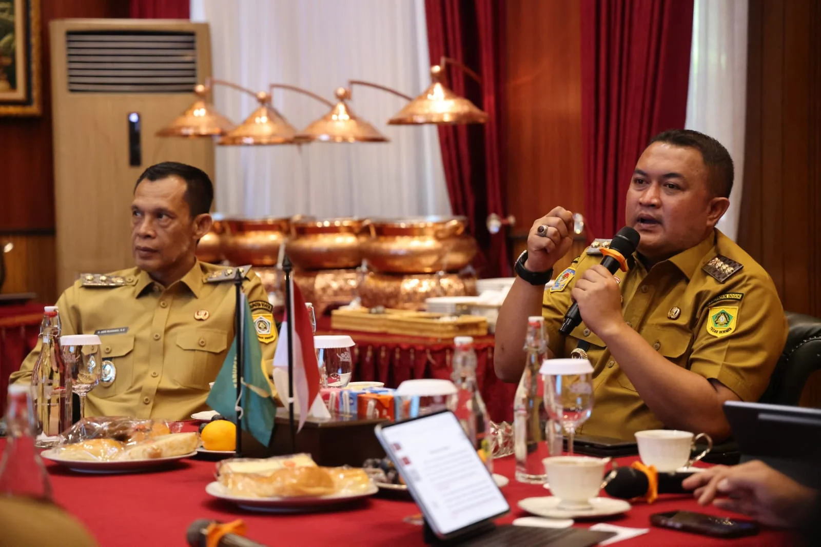 Bupati Bogor, Rudy Susmanto, bersama jajaran Pemerintah Kabupaten Bogor menggelar rapat koordinasi terkait pengelolaan Prasarana, Sarana, dan Utilitas Umum (PSU) di wilayah Kabupaten Bogor.Dok-Diskominfo Kab Bogor