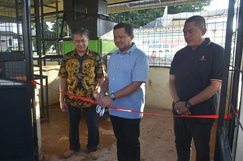 Bupati Sumedang, Dony Ahmad Munir, meresmikan Kawasan Pengolahan Sampah Akhir di Pusat Pemerintahan Sumedang dengan teknologi N30 Turbocyclon (SIMPATI-1).Dok-Diskominfosanditik Sumedang