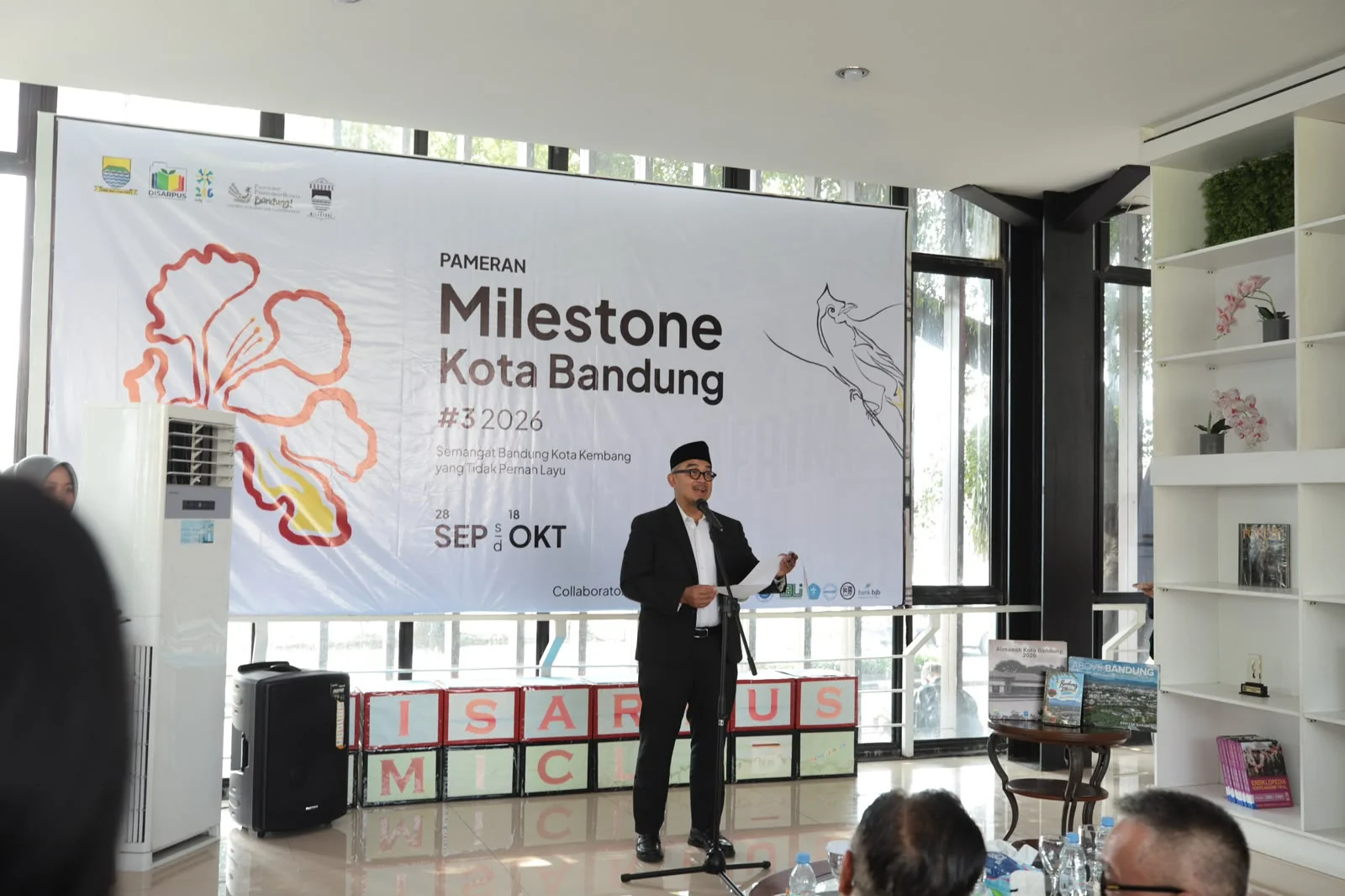 179121035592-tak-hanya-fisik-pembangunan-harus-sentuh-pengetahuan-kreativitas-kritik-serta-suara-masyarakat