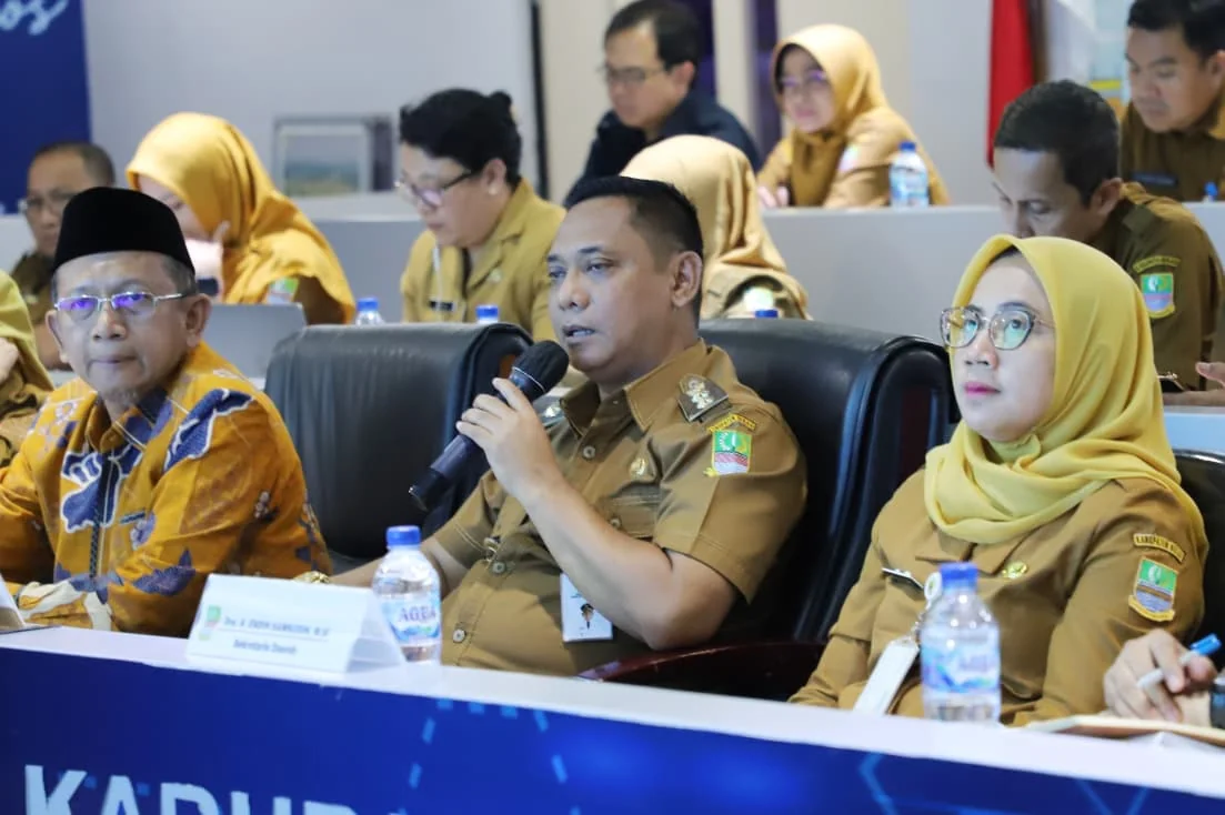 PERUMAHAN : Pemerintah Kabupaten Bekasi akan menghentikan sementara pengembangan perumahan yang masih mengalami banjir, termasuk perumahan yang telah mengantongi izin. Pengembang diwajibkan menuntaskan persoalan banjir terlebih dahulu sebelum diberikan iz