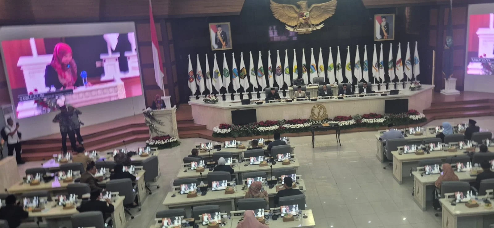 Rapat Peripurna DPRD Jabar, 3 Fraksi Soroti Kesenjangan dan Efisiensi dalam APBD 2026