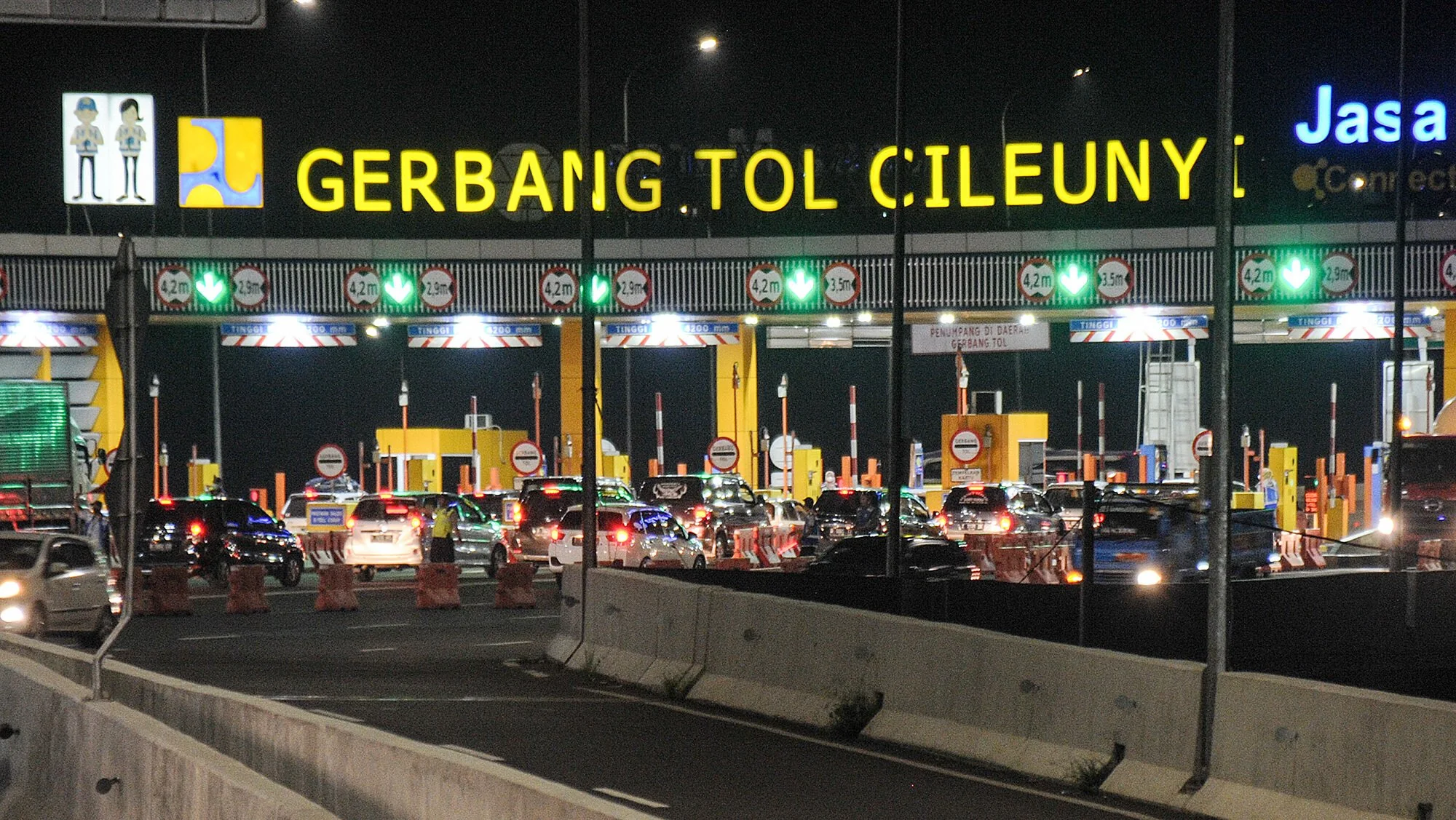 Sejumlah ruas tol di Jawa Barat mengalami kenaikan, di antaranya ruas tol  Padalarang-– Cileunyi.