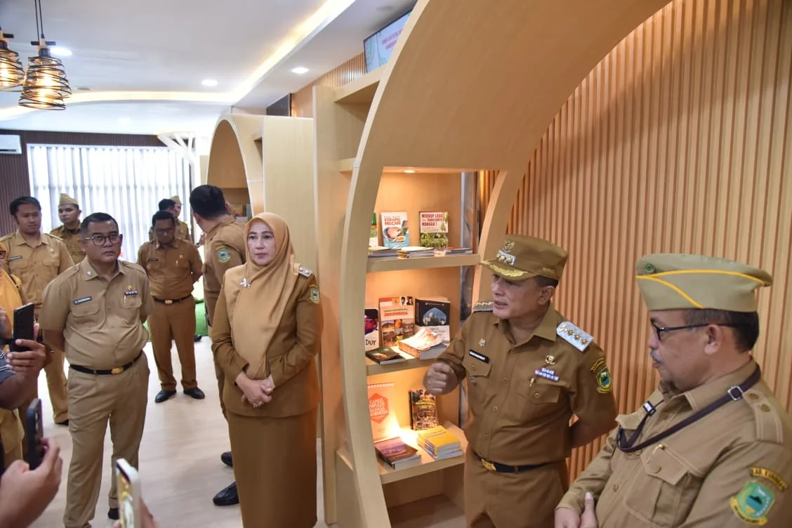 Bupati Kuningan, Dr. H. Dian Rachmat Yanuar, M.Si., menyampaikan, bahwa keberadaan Taman Literasi harus menjadi contoh nyata bagi ASN dalam membangun budaya baca. Dok-(T/IKP/DISKOMINFO/PROKOMPIM)
