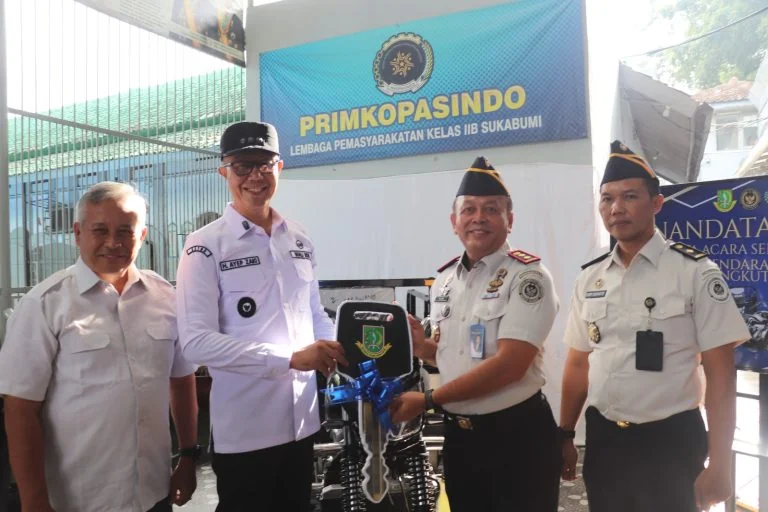 Wali Kota Sukabumi Ayep Zaki dalam kesempatan tersebut menyampaikan bahwa penyerahan mosam merupakan salah satu bentuk sinergi antarlembaga yang senantiasa harus terjalin. Dok-Diskomimfo Kota Sukabumi