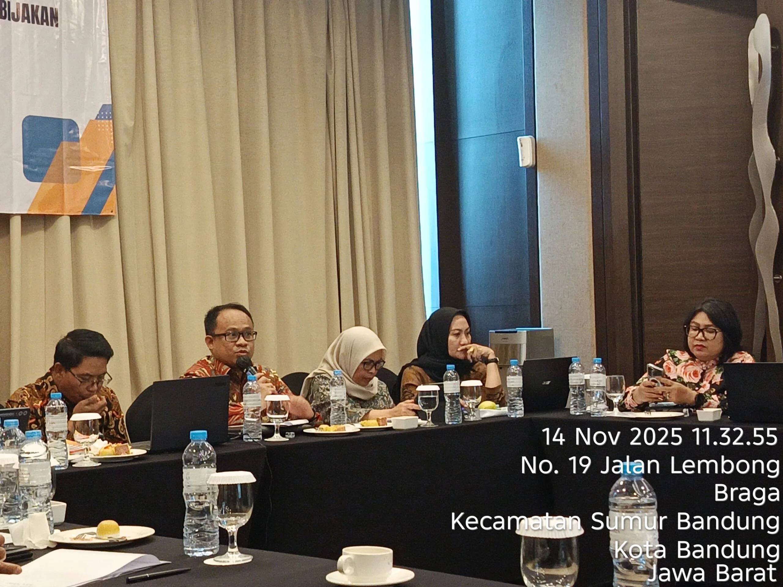 Kepala Divisi Pelayanan Hukum Kemenkum Jabar, Hemawati Br. Pandia, hadir secara langsung untuk memberikan atensi serta kontribusi pemikiran dalam diskusi panel.Ist