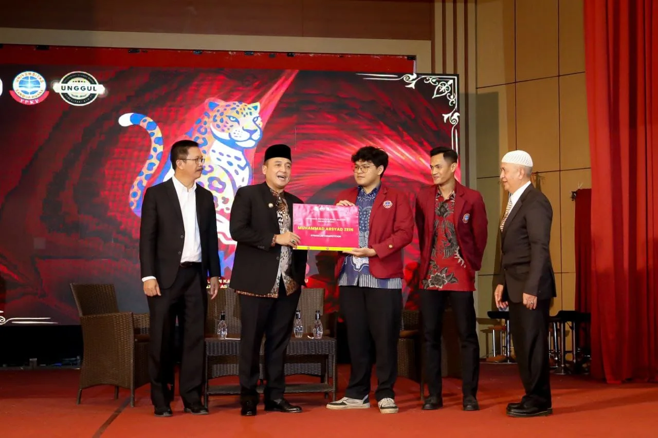 Wakil Wali Kota Bandung, Erwin memberikan motivasi inspiratif kepada ratusan mahasiswa.Ist