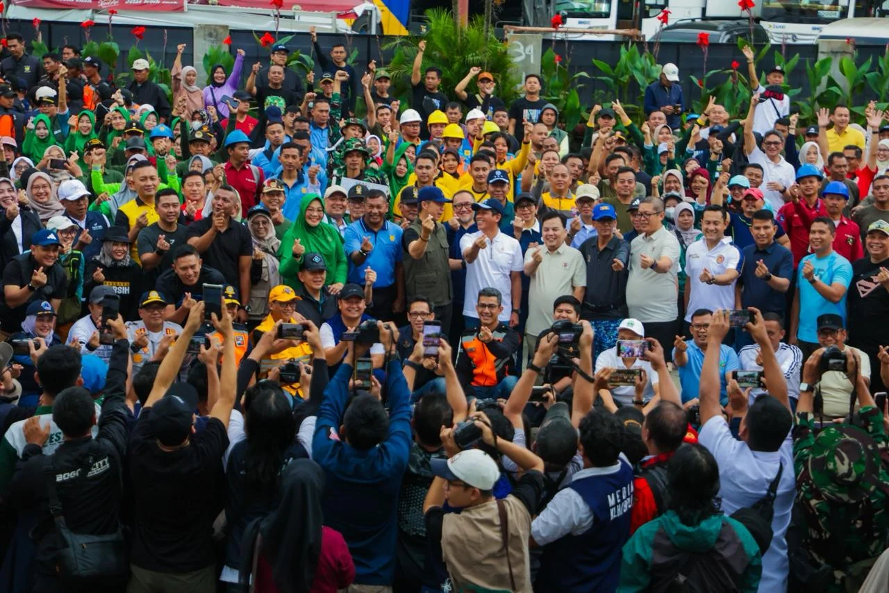 Menteri Lingkungan Hidup, Hanif Faisol Nurofiq dan Wakil Menteri Lingkungan Hidup, Diaz Hendropriyono, didampingi oleh Wali Kota Bogor, Dedie A. Rachim; Wakil Wali Kota Bogor, Jenal Mutaqin; Sekretaris Daerah (Sekda) Kota Bogor, Denny Mulyadi;  serta jaja