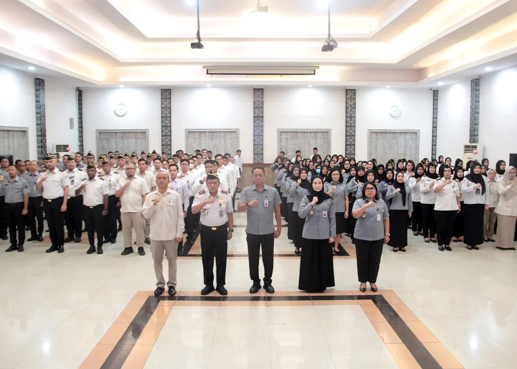 Kepala Kantor Wilayah Kemenkum Jabar Asep Sutandar bersama Kakanwil KemenHAM Jabar Hasbullah Fudail, Kakanwil Ditjen Imigrasi Jabar Jaya Saputra, Kepala Divisi P3H Funna Maulia Masaille, Kepala Divisi Pelayanan Hukum Hemawati BR Pandia, serta jajaran pega