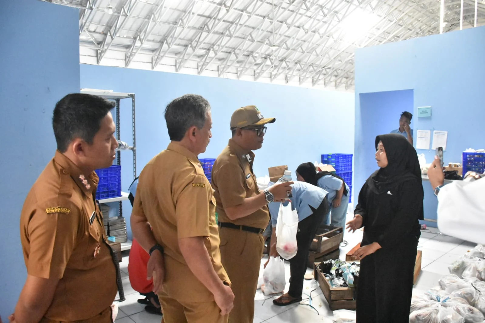 Ketua Satgas MBG Kabupaten Kuningan yang juga Sekretaris Daerah, U. Kusmana, S.Sos, M.Si akan menindak tegas SPPG yang tak taat aturan.  (BagProkompim/SetdaKuningan)