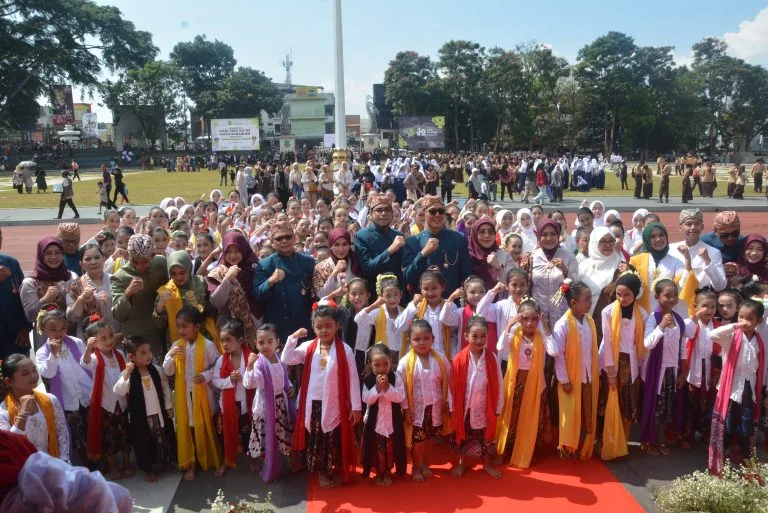 Wali Kota Sukabumi Ayep Zaki, dalam amanatnya saat menjadi pembina upacara Peringatan HUT ke – 112 Kota Sukabumi.Dok-Diskominfo Kota Sukabumi