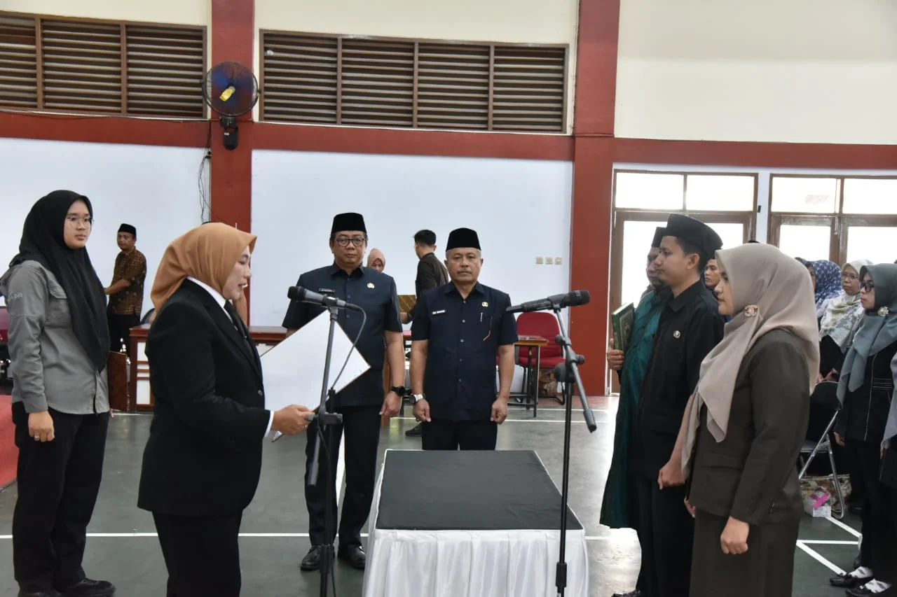 Wakil Bupati Kuningan Tuti Andriani secara resmi melantik dan mengambil sumpah jabatan 175 Pejabat Fungsional.Ist