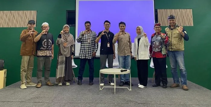 Pelatihan jurnalistik santri dan peluncuran CKN Biro Jawa Barat di Gade Space Cimahi, Sabtu, 11 Oktober 2025. (Ft SuaraLembang.com)