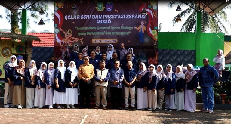 Plt Kepala SMPN 8 Kota Sukabumi Supriadi, ketika membuka kegiatan bertajuk Gelar Seni dan Prestasi Espansi.Dok-Diskominfo Kota Sukabumi