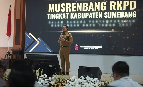 Bupati Sumedang Dony Ahmad Munir didampingi Wakil Bupati M. Fajar Aldila bersama unsur Forkopimda, perangkat daerah, para camat, akademisi, dunia usaha, serta perwakilan masyarakat hadir di Musrenbang yang dilaksanakan di Aula Tampomas Setda.Dok-Diskominf