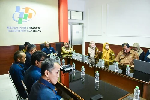 Rakor dipimpin Sekda Sumedang Tuti Ruswati didampingi Kepala Bapperida Sajidin dan Kepala BPS Kabupaten Sumedang Sudiyanto, beserta jajaran.Dok-Diskominfosanditik Sumedang