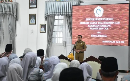 Bupati Sumedang Dony Ahmad Munir menegaskan, pembangunan ke depan harus memberikan perhatian penuh kepada kelompok lanjut usia (Lansia) agar tetap sehat, bahagia, dan bermartabat.Dok-Diskominfosanditik Sumedang