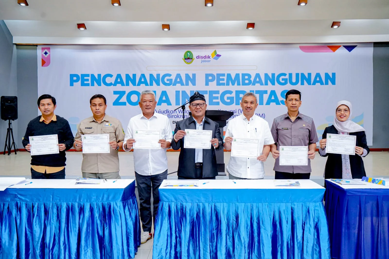 Disdik Jabar melakukan Komitmen Bersama Pencanangan Pembangunan Zona Integritas untuk mewujudkan WBK &amp; WBBM,(Dok-Rury Yuliatri)