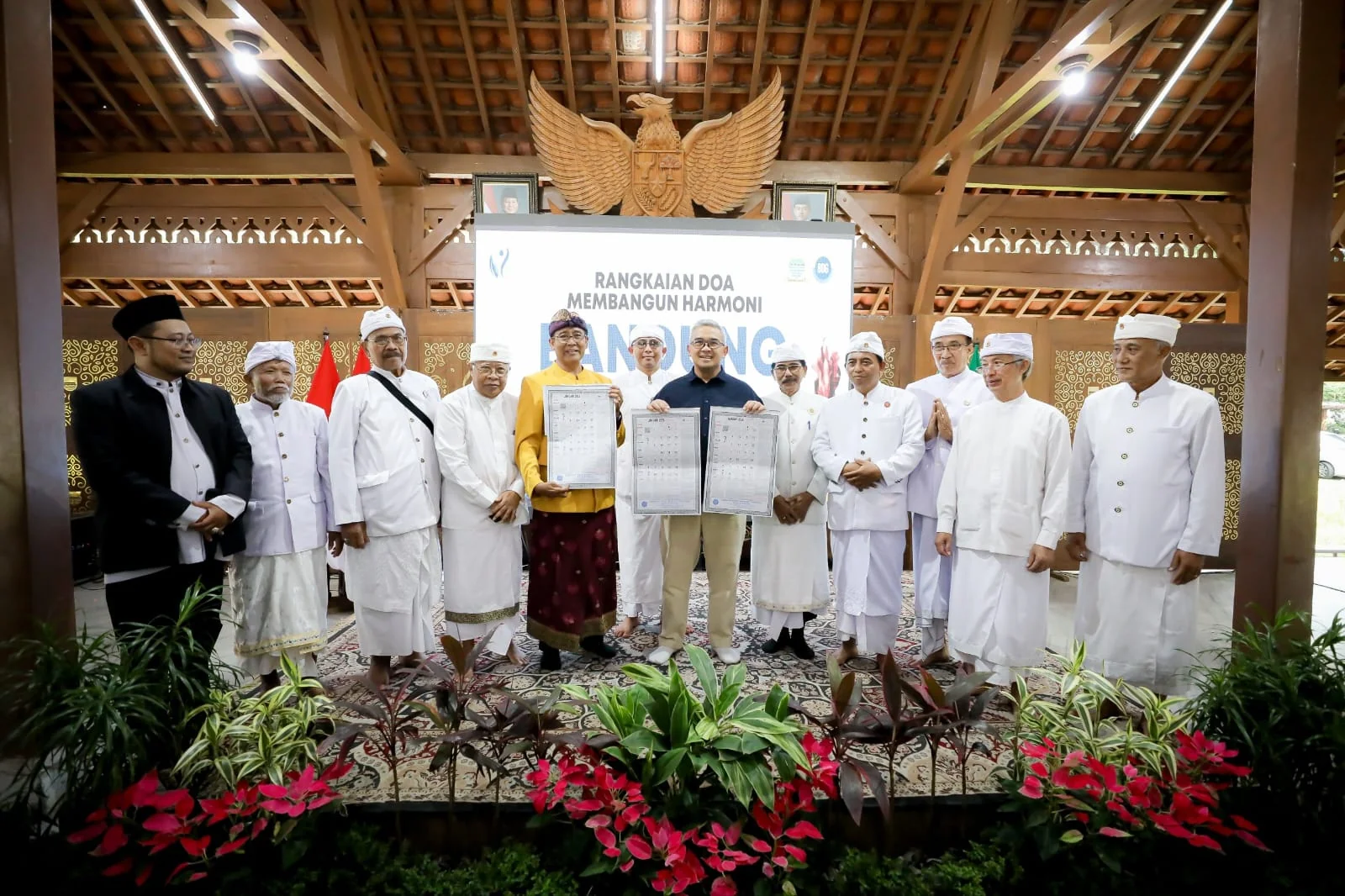 Wali Kota Bandung, Muhammad Farhan pada Doa Bersama oleh Umat Hindu, di Pendopo Kota Bandung.Ist