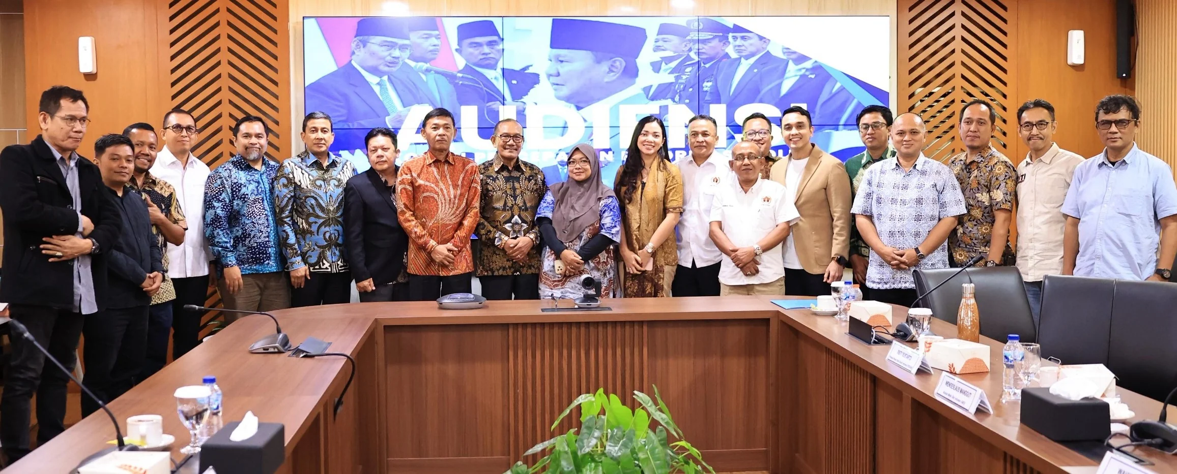 Asosiasi Media Siber Indonesia (AMSI) menghadiri audiensi dengan Komite Percepatan Reformasi Polri, di Gedung Sekretariat Negara, pada Rabu, 26 November 2025.