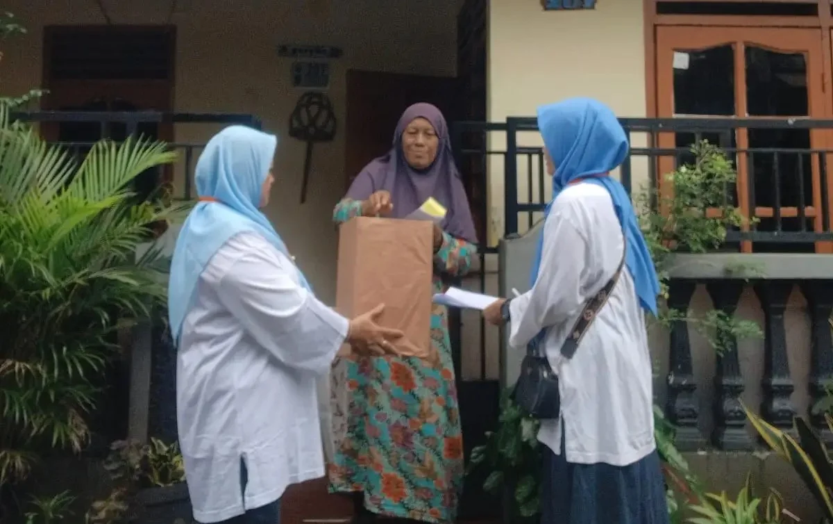 Pemungutan suara Pemilihan Ketua RW (Pilkawe) 09 Depok Jaya secara door to door, Minggu (31/05/26). Foto: Narasumber