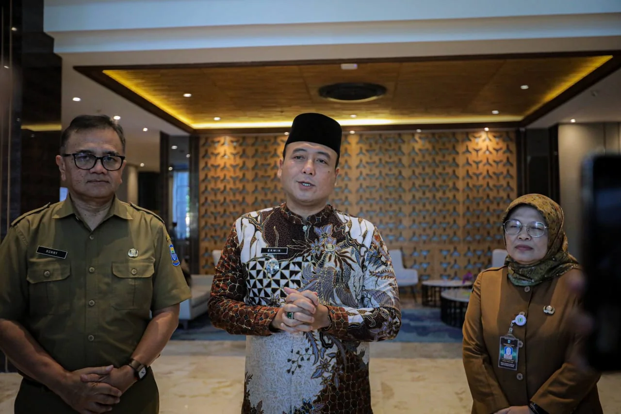 Wakil Wali Kota Bandung, Erwin, saat memberikan arahan dalam Rapat Tim Pengawasan dan Pengendalian Minuman Beralkohol.Ist