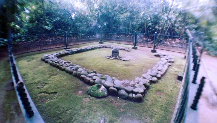 Lambang-peribadatan-di-Situs-Karangkamulyan-Ciamis-yang-menjadi-struktur-asli-di-situs-budaya