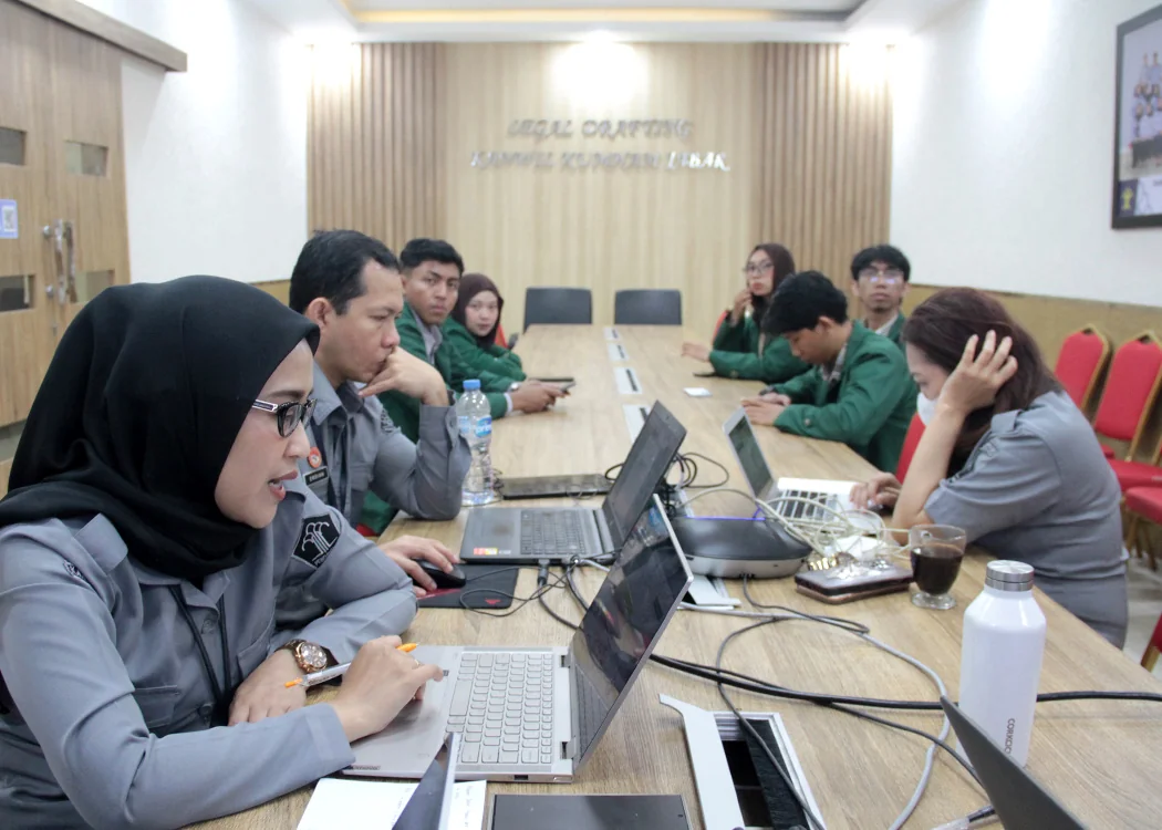Perancang PUU Anggriana, Erdian dan Shendy serta para Perancang PUU Kanwil Jabar lainnya.Ist