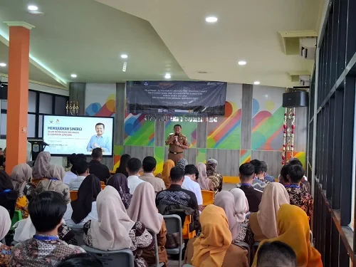 Bupati Sumedang Dony Ahmad Munir membuka Achievement Motivation Training (AMT) Batch 2 bagi Guru SMK se-Kabupaten Sumedang  di Aula SMKN 1 Sumedang.Dok-Diskominfosanditik Sumedang