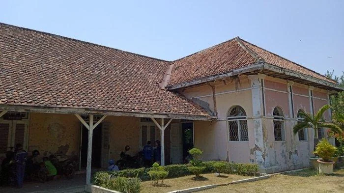 Gedung Eks Landraad memiliki nilai penting untuk sejarah penjajah yang terjadi pada masa Belanda, khususnya di wilayah Kabupaten Indramayu.
