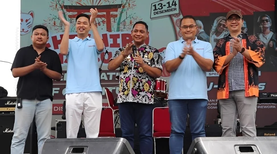 Wakil Bupati Bekasi, dr. Asep Surya Atmaja secara resmi membuka kegiatan Chichibu Matsuri 2025 yang merupakan Festival budaya Jepang dan dipadukan dengan unsur budaya Indonesia yang digelar di District Meikarta 1, Kecamatan Cikarang Selatan, pada Sabtu, (
