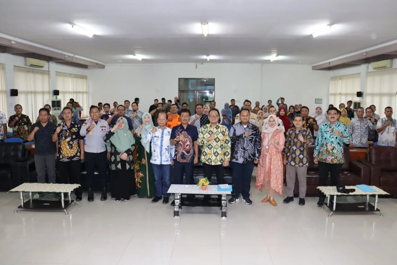 Wali Kota Cirebon, Effendi Edo, menekankan bahwa di tengah keterbatasan fiskal daerah, pemerintah tidak boleh terjebak dalam pola pikir konvensional yang berujung pada stagnasi.Dok-Devi Triya Andriyani