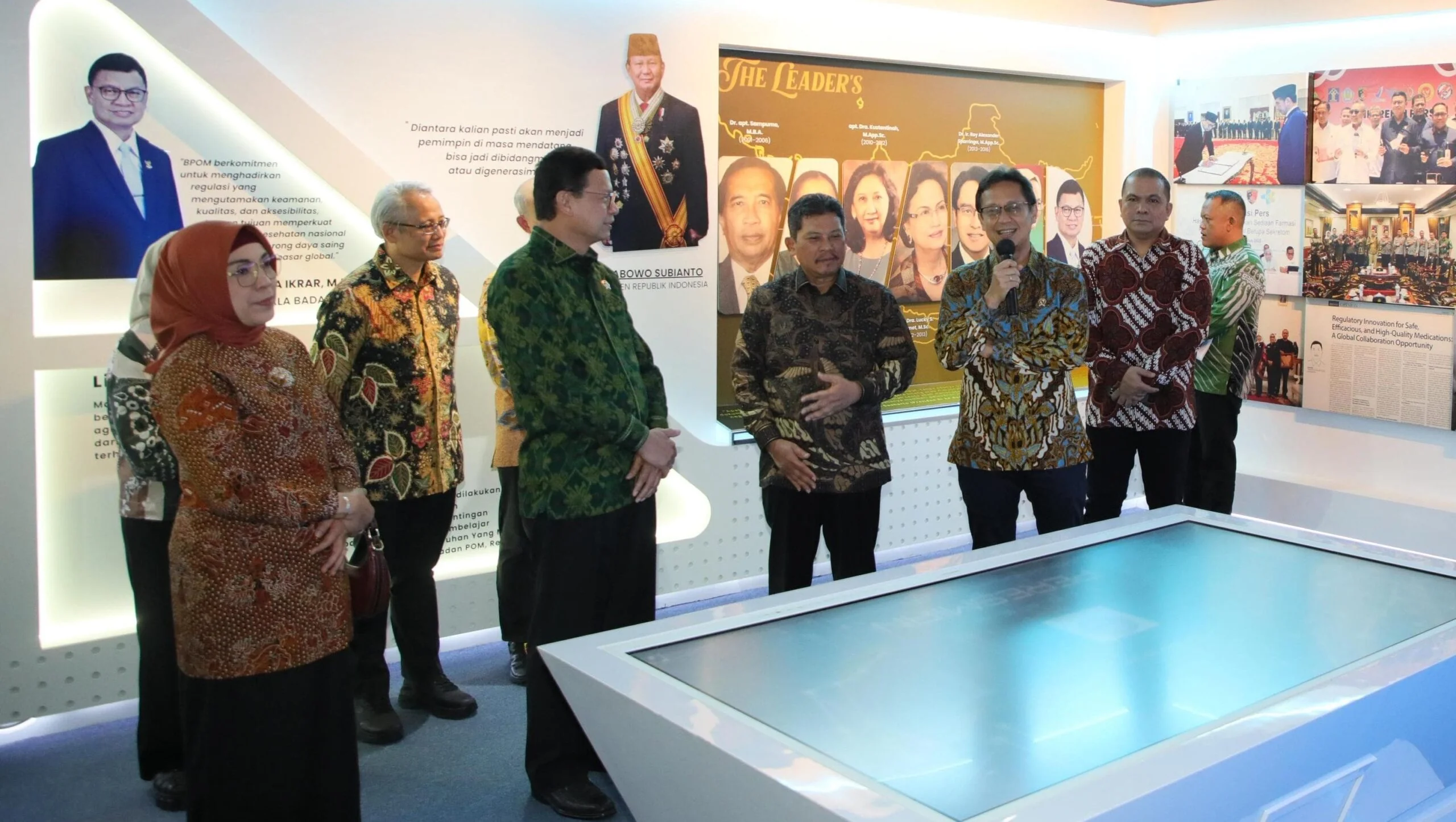 Kepala Badan Pengawas Obat dan Makanan (BPOM) Prof. Taruna Ikrar disela rapat KKSK Triwulan III Tahun 2025 di Auditorium Merah Putih BPOM, Jakarta.