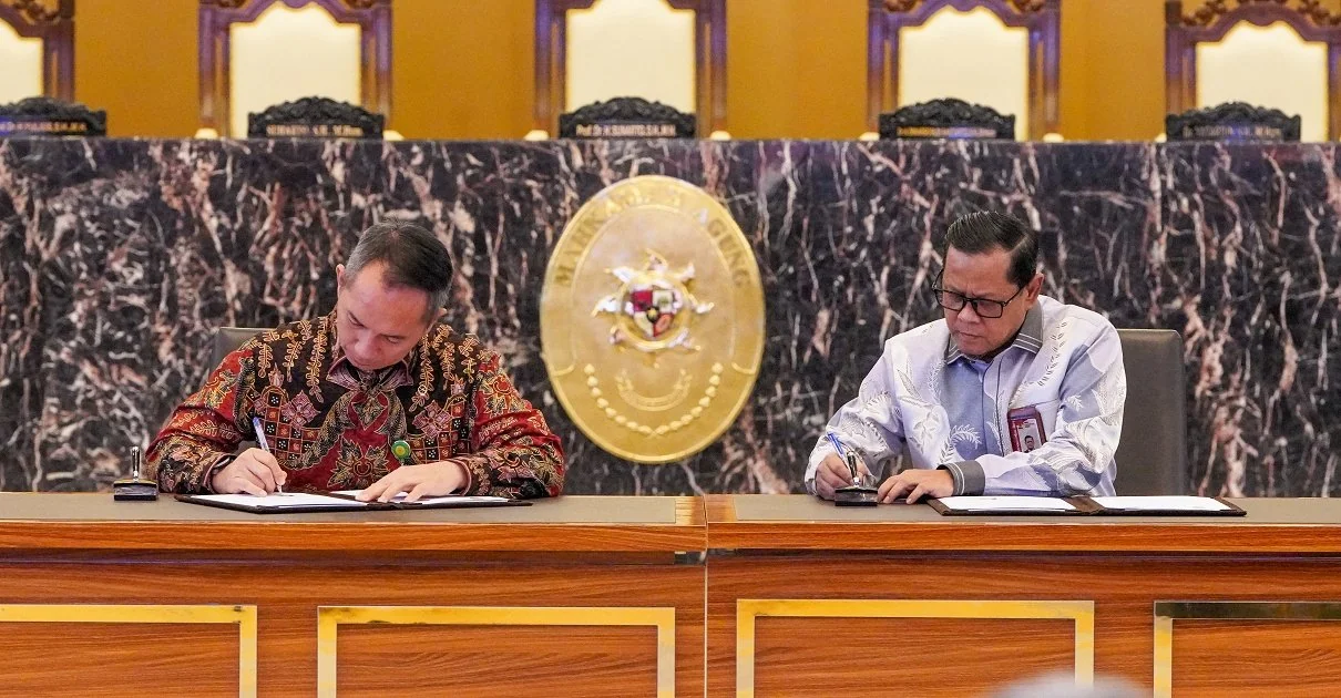 Upaya memperkuat integritas peradilan terus digalakkan, salah satunya melalui kerja sama strategis untuk meningkatkan kompetensi aparatur pengadilan, khususnya hakim dan panitera melalui pendidikan dan pelatihan antikorupsi yang dilakukan Komisi Pemberant