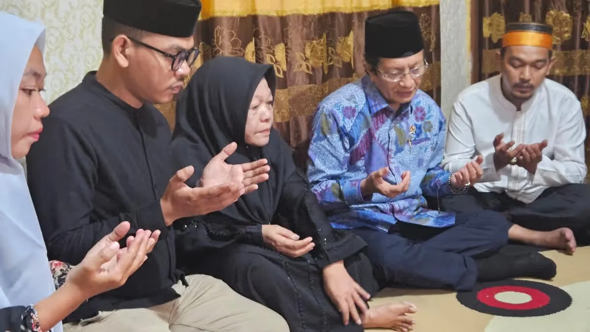Menag Kunjungi Keluarga Abay, Staf Humas DPRD Makassar yang Tewas Saat Gedung Dibakar